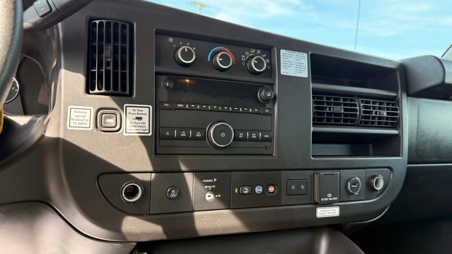 Used 2020 GMC Savana 3500 Extended w/ Driver Convenience Package RWD image 16