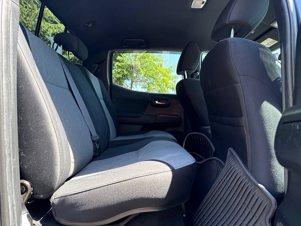 Used 2022 Toyota Tacoma TRD Off-Road AWD/4WD image 18