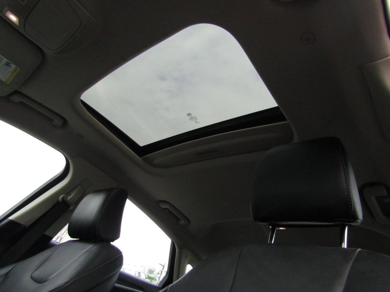 Used 2020 Ford Fusion Energi Titanium FWD image 16