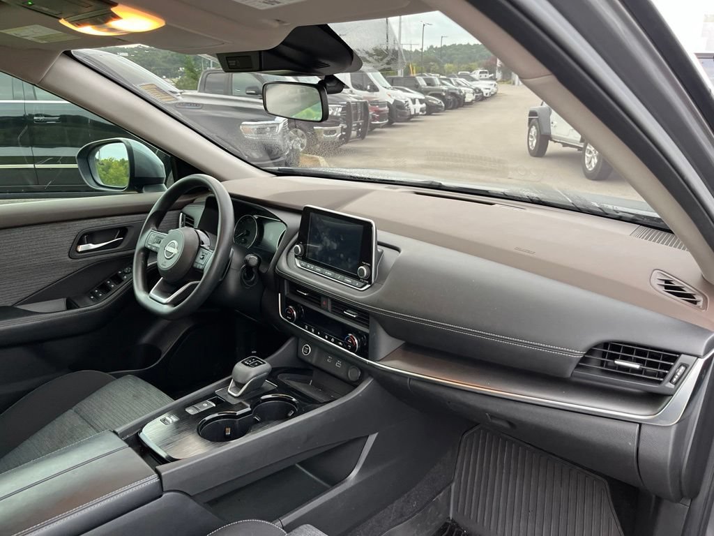 Used 2023 Nissan Rogue SV FWD image 9