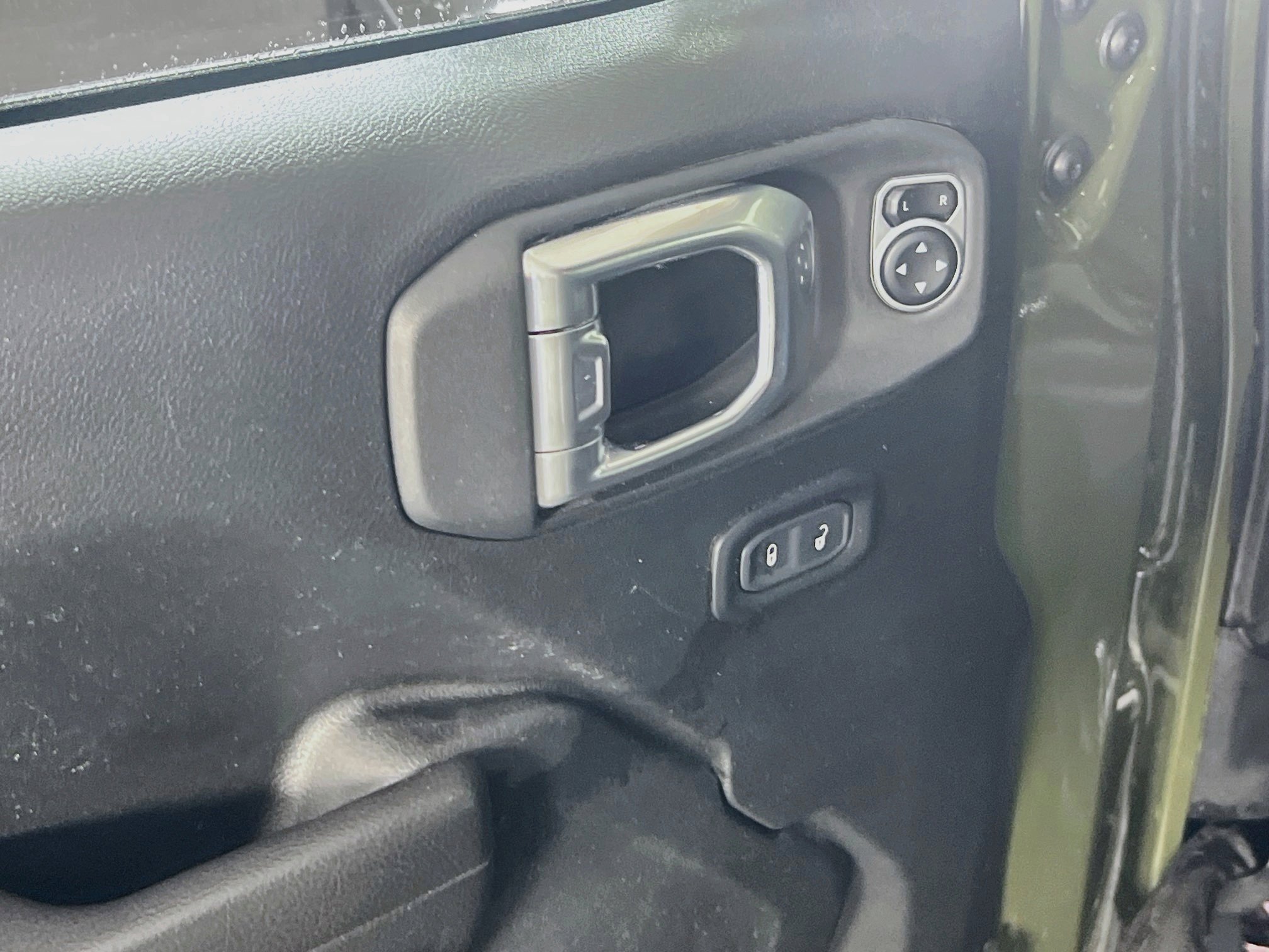 Used 2023 Jeep Gladiator Willys AWD/4WD image 17