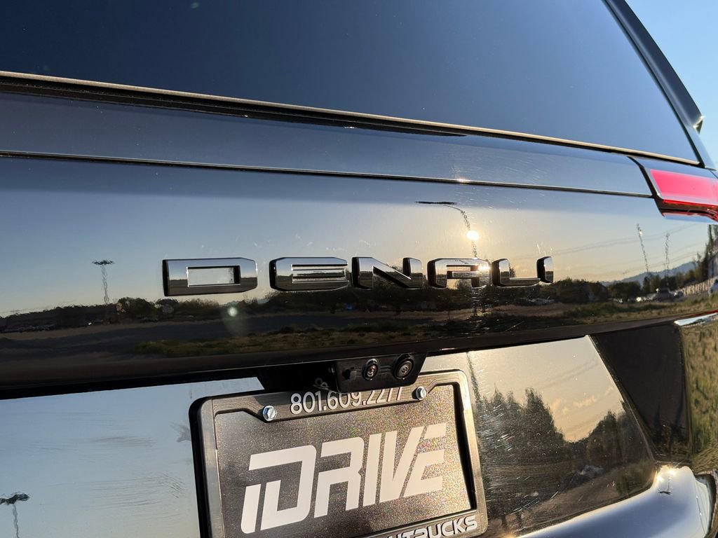 Used 2025 GMC Yukon Denali Ultimate AWD/4WD image 14