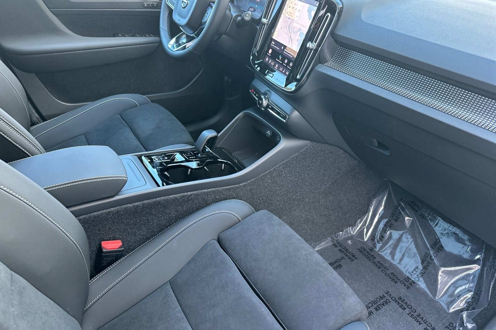 New 2026 Volvo XC40 B5 Ultra w/ Protection Package Premier image 18