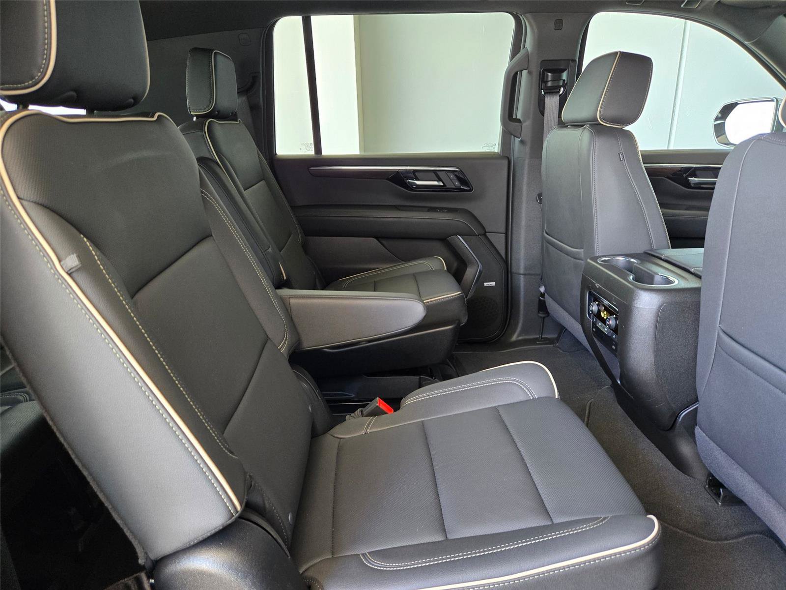 Used 2026 Chevrolet Suburban Premier w/ Sun And Tow Package AWD/4WD image 33