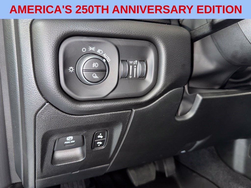 New 2026 RAM 1500 Laramie AWD/4WD image 17
