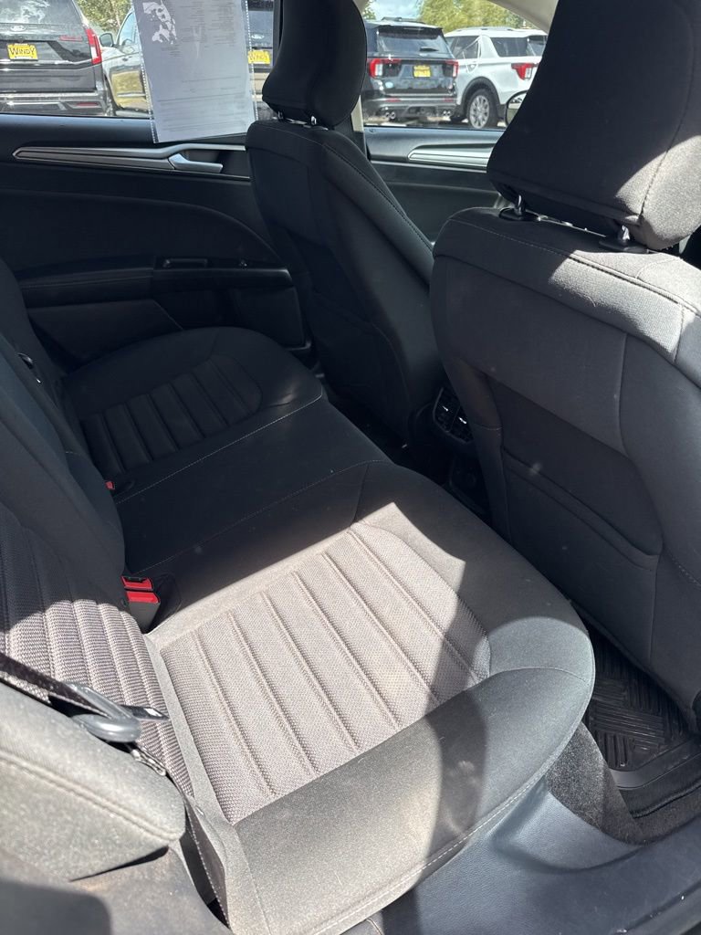 Used 2017 Ford Fusion SE w/ Fusion SE Technology Package FWD image 21