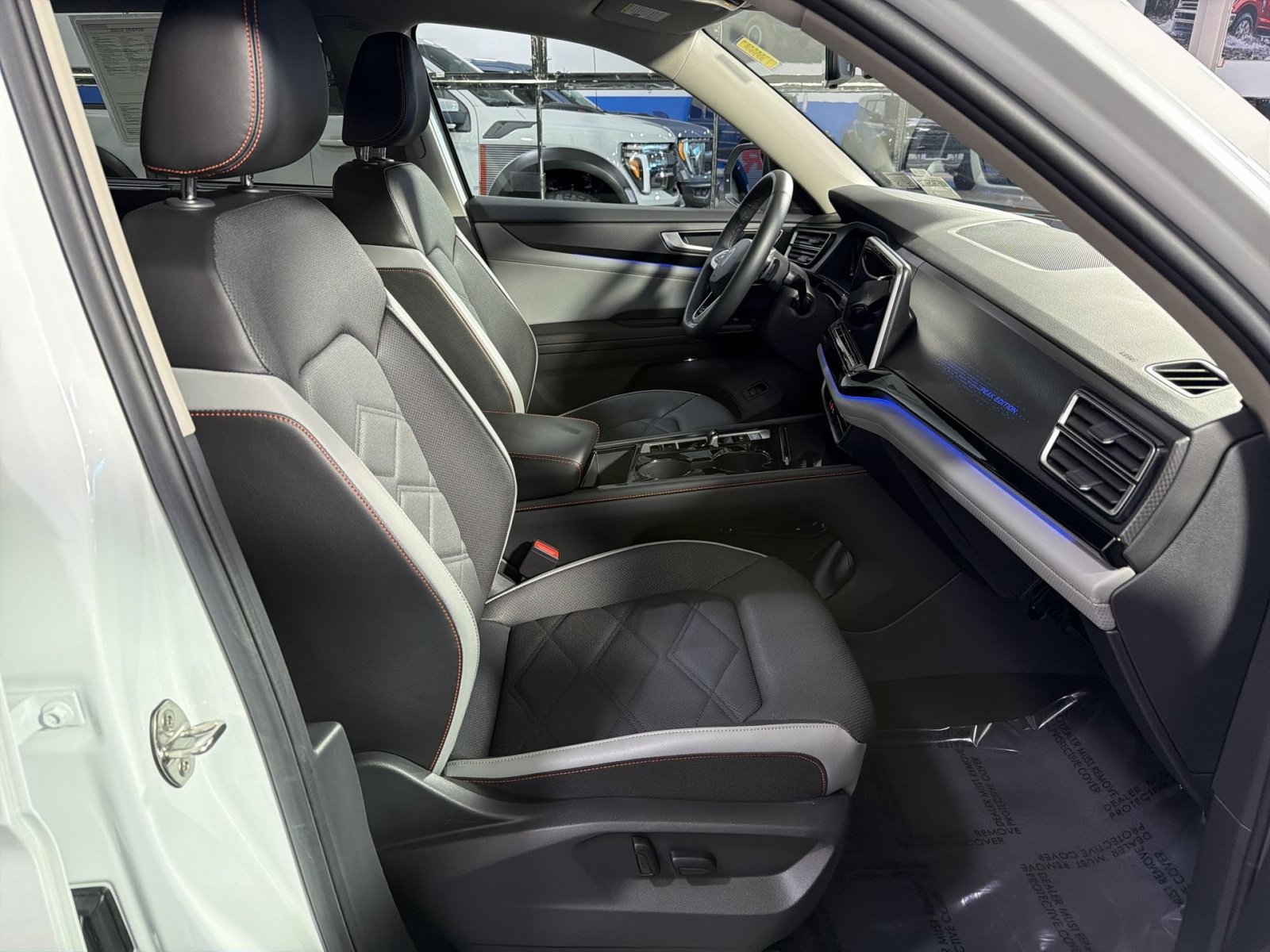 Used 2024 Volkswagen Atlas Peak Edition SEL AWD/4WD image 26