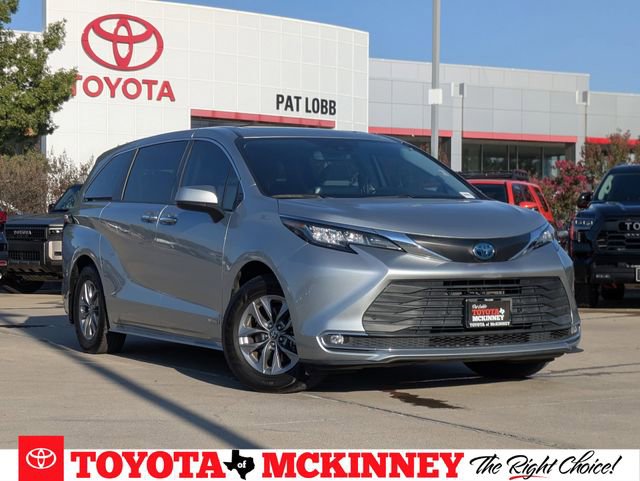 Used 2021 Toyota Sienna XLE