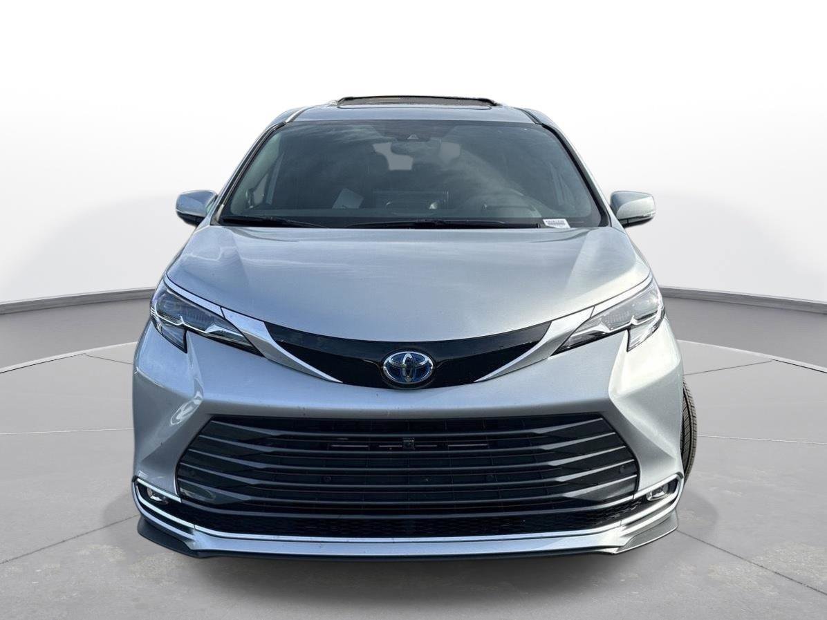 Certified 2025 Toyota Sienna Platinum video 3