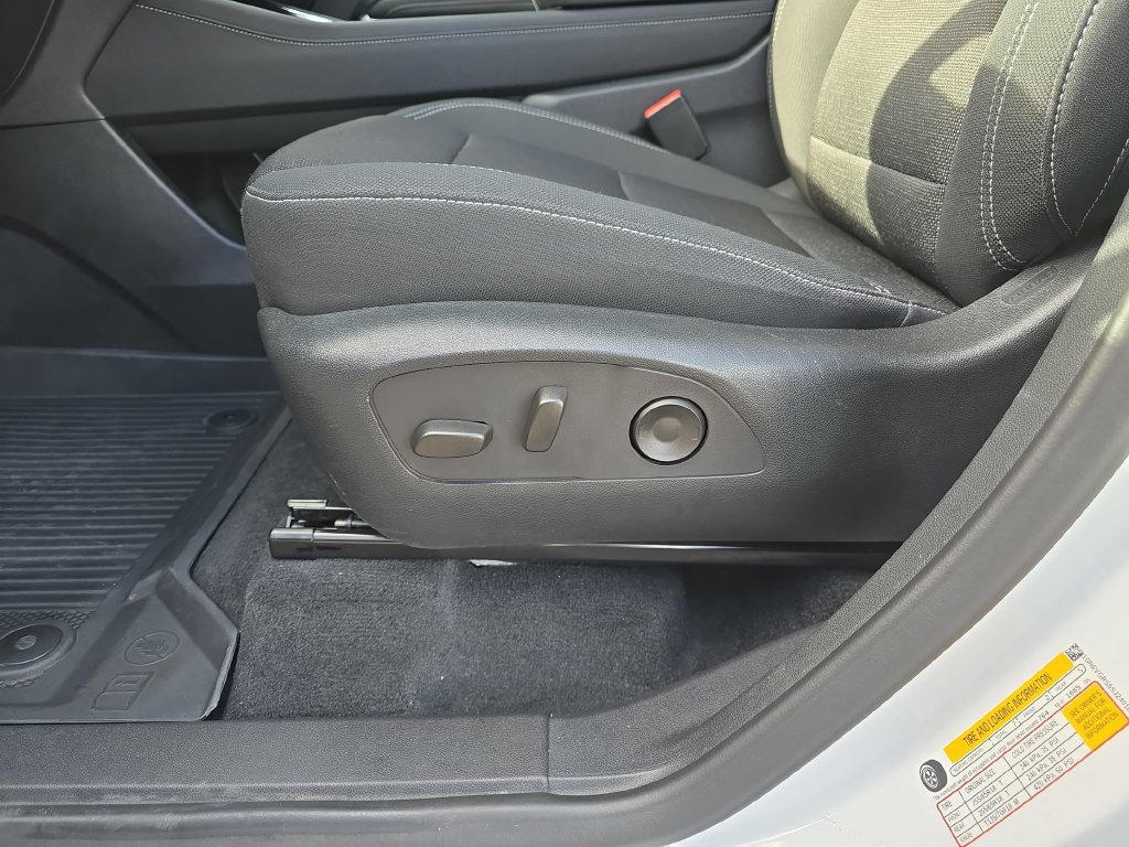 Used 2025 Chevrolet Traverse LT w/ LPO, Floor Liner Package AWD/4WD image 31