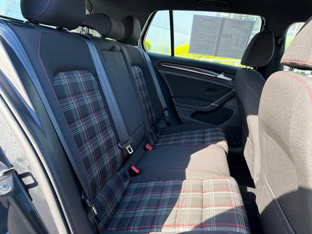 Used 2017 Volkswagen Golf 4-Door FWD image 10