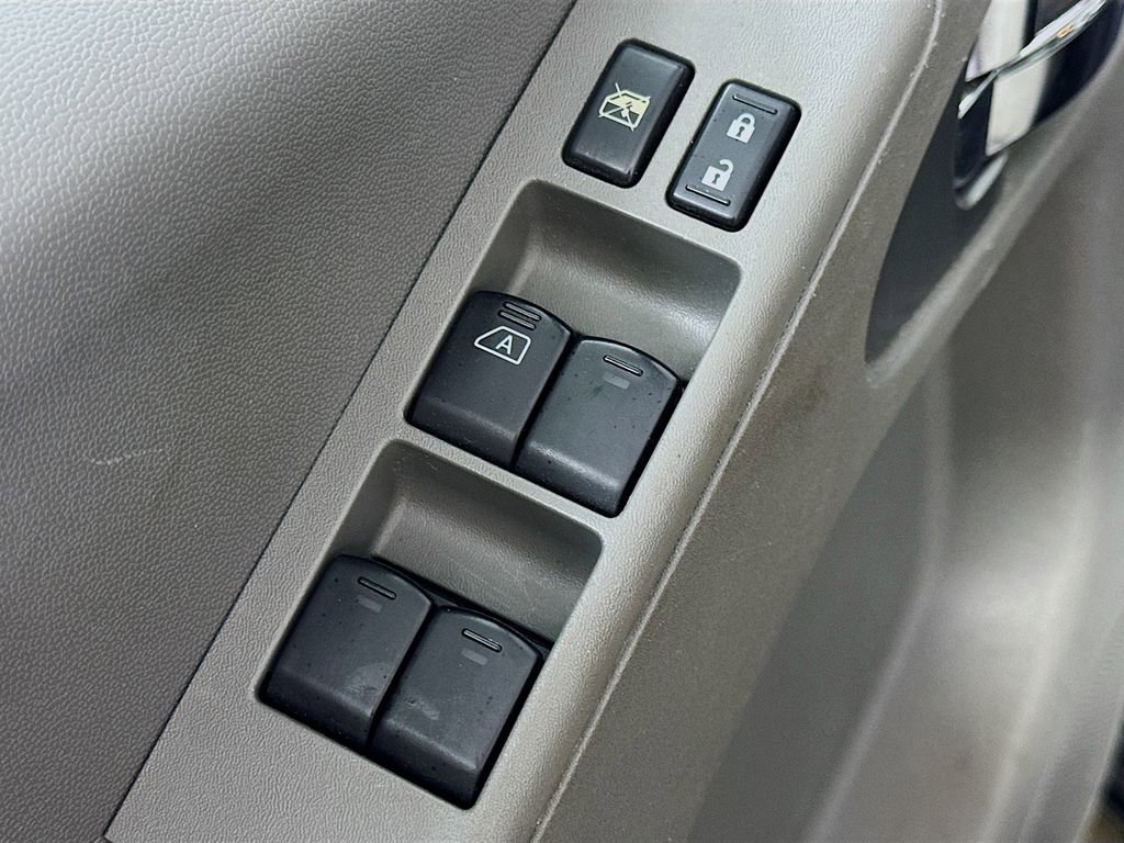 Used 2021 Nissan Frontier SV w/ Midnight Edition Floor Mats AWD/4WD image 16