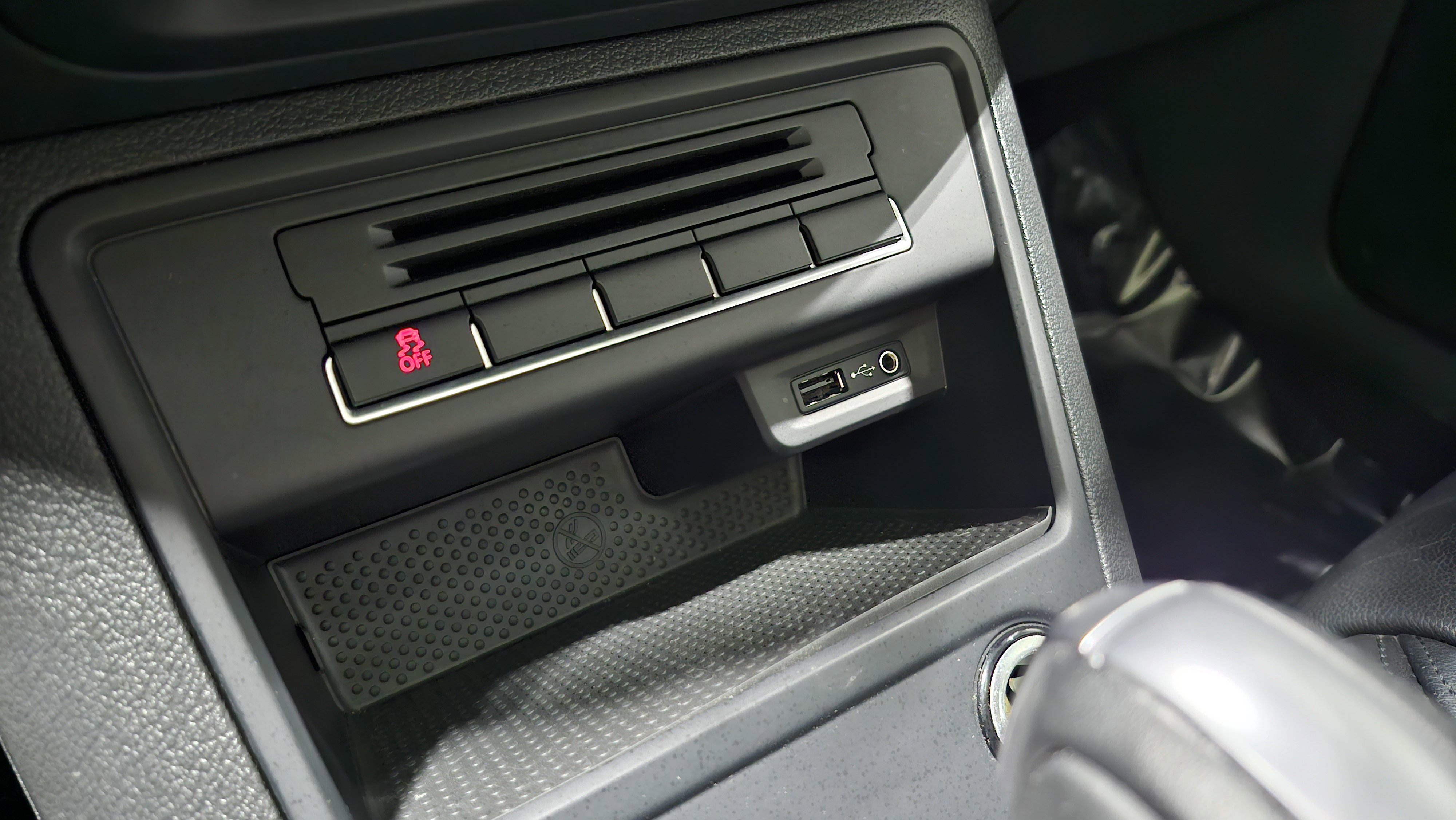 Used 2017 Volkswagen Tiguan SEL image 31