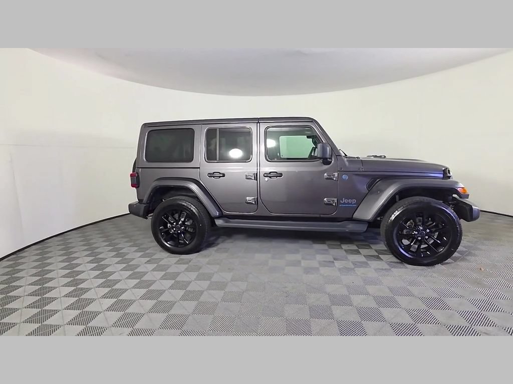 Used 2025 Jeep Wrangler Unlimited Sahara AWD/4WD image 36