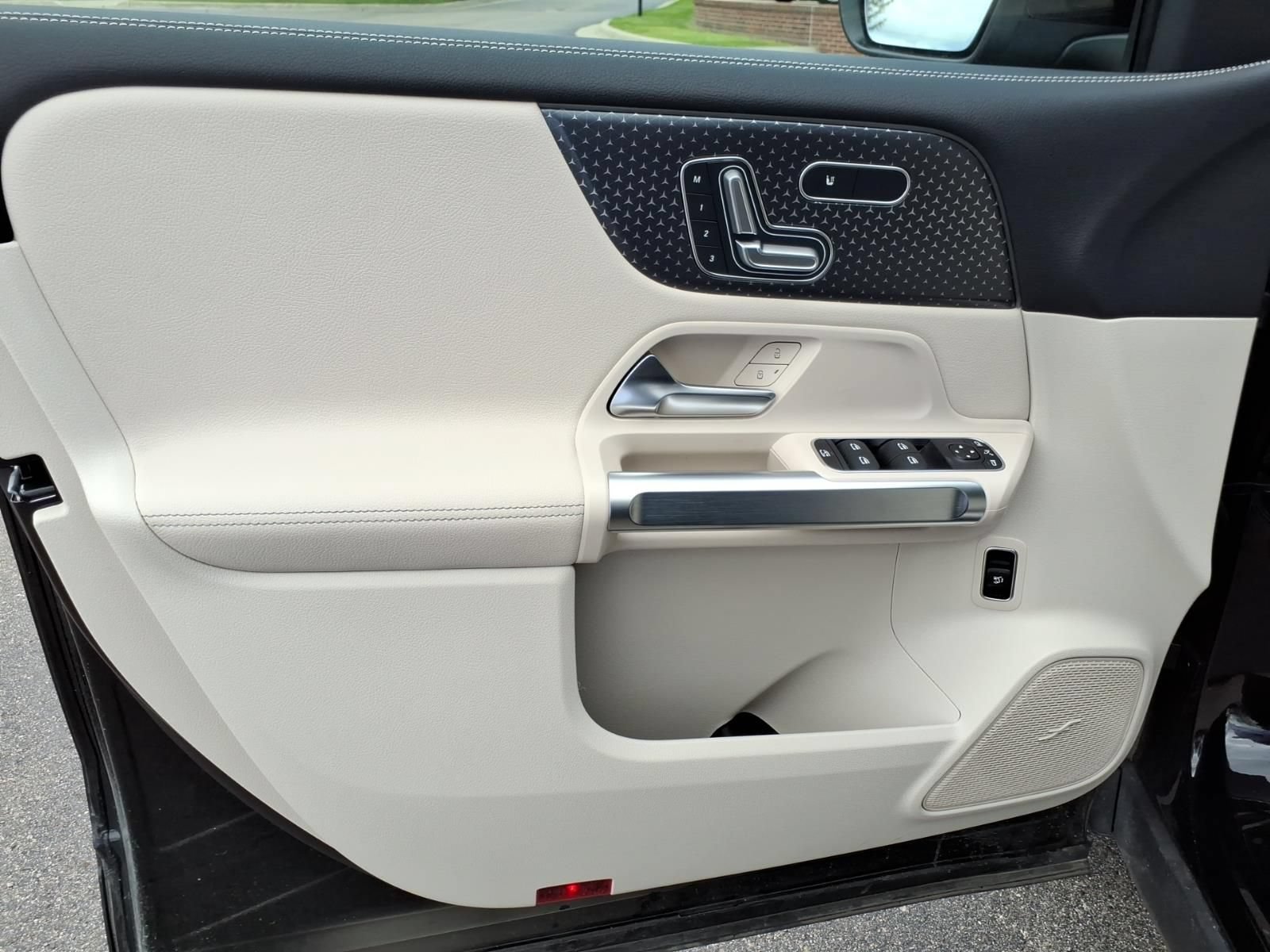 Certified 2025 Mercedes-Benz EQB 350 4MATIC SUV image 16