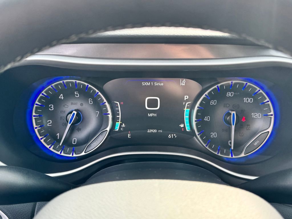 Used 2025 Chrysler Pacifica Select image 22