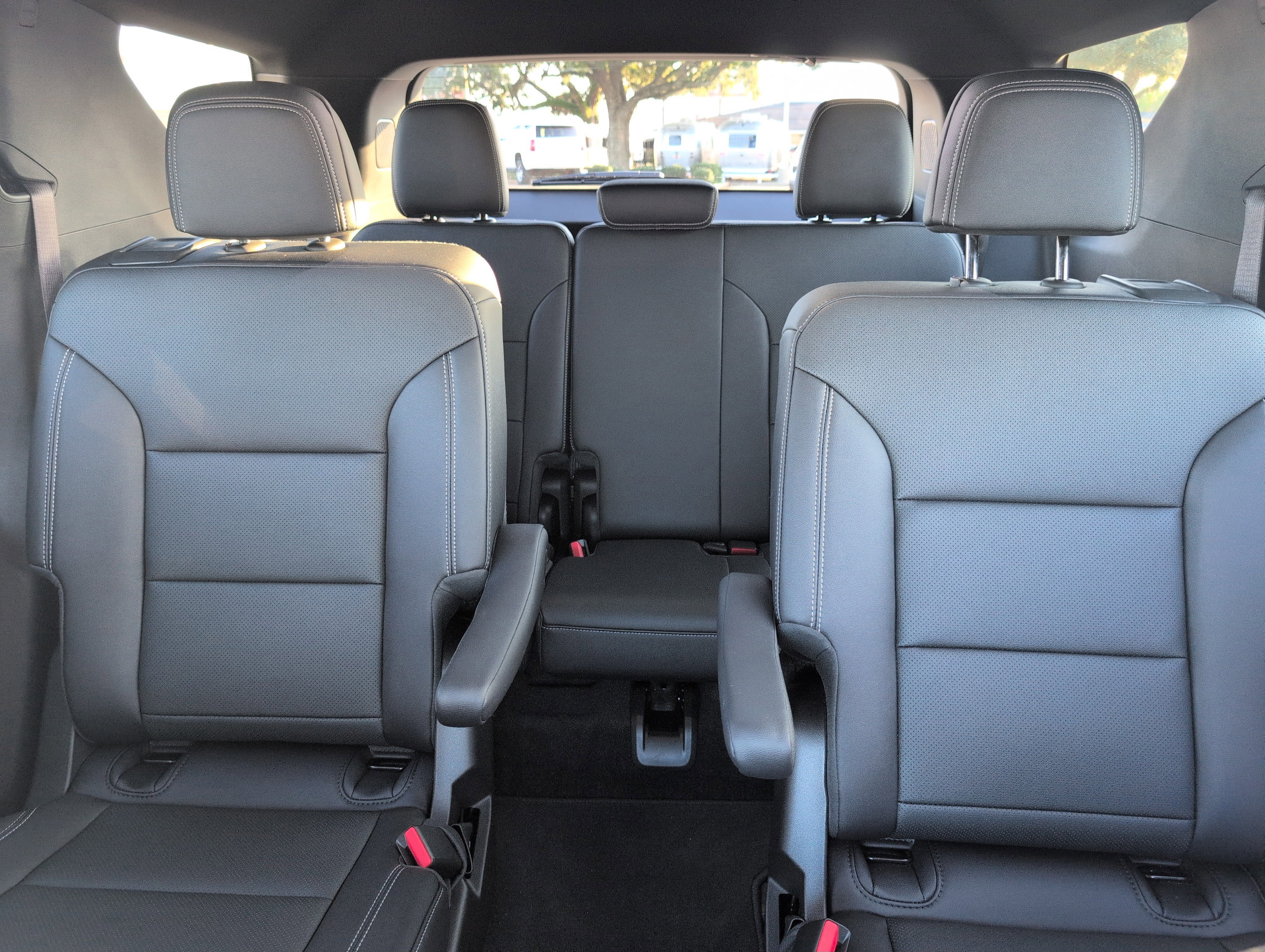 Used 2025 Chevrolet Traverse LT image 23