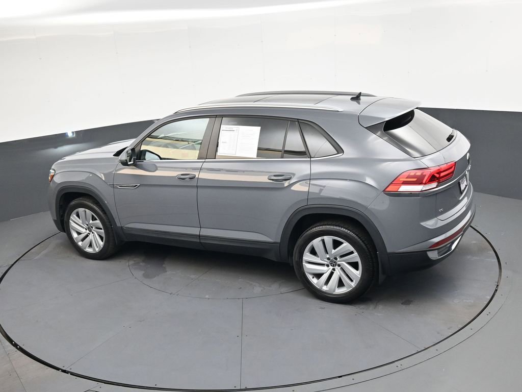 Used 2022 Volkswagen Atlas Cross Sport SE w/ Panoramic Sunroof Package image 31