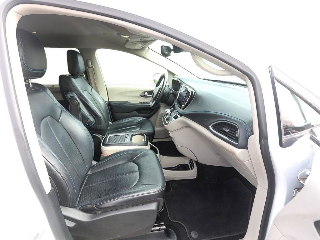 Used 2021 Chrysler Pacifica Touring-L image 21