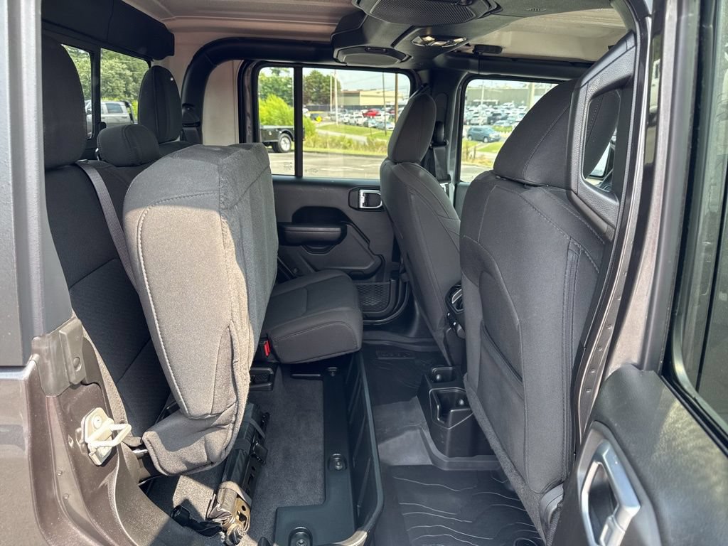 Used 2023 Jeep Gladiator Overland AWD/4WD image 18