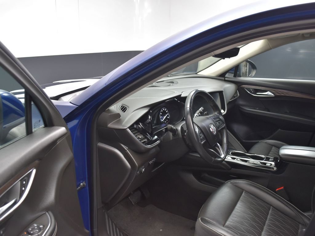 Used 2022 Buick Envision Avenir w/ Technology Package II FWD image 18