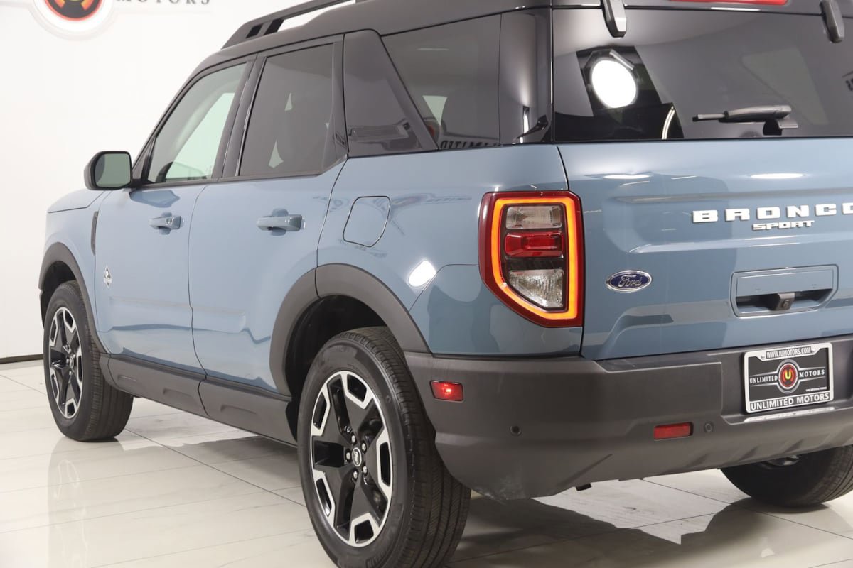 Used 2023 Ford Bronco Sport Outer Banks w/ Tech Package AWD/4WD image 21