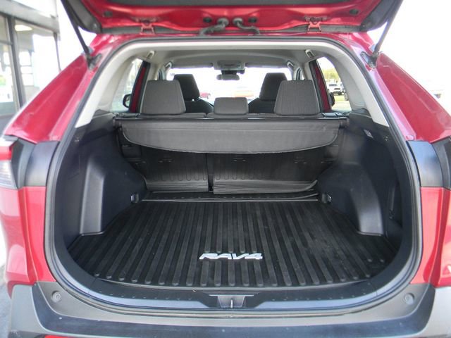 Used 2020 Toyota RAV4 LE w/ All Weather Liner Package AWD/4WD image 23