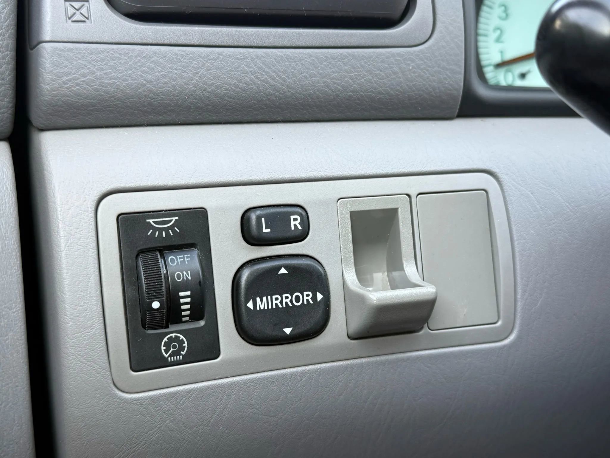 Used 2003 Toyota Corolla LE image 27