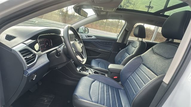 Used 2025 Volkswagen Taos SEL image 23