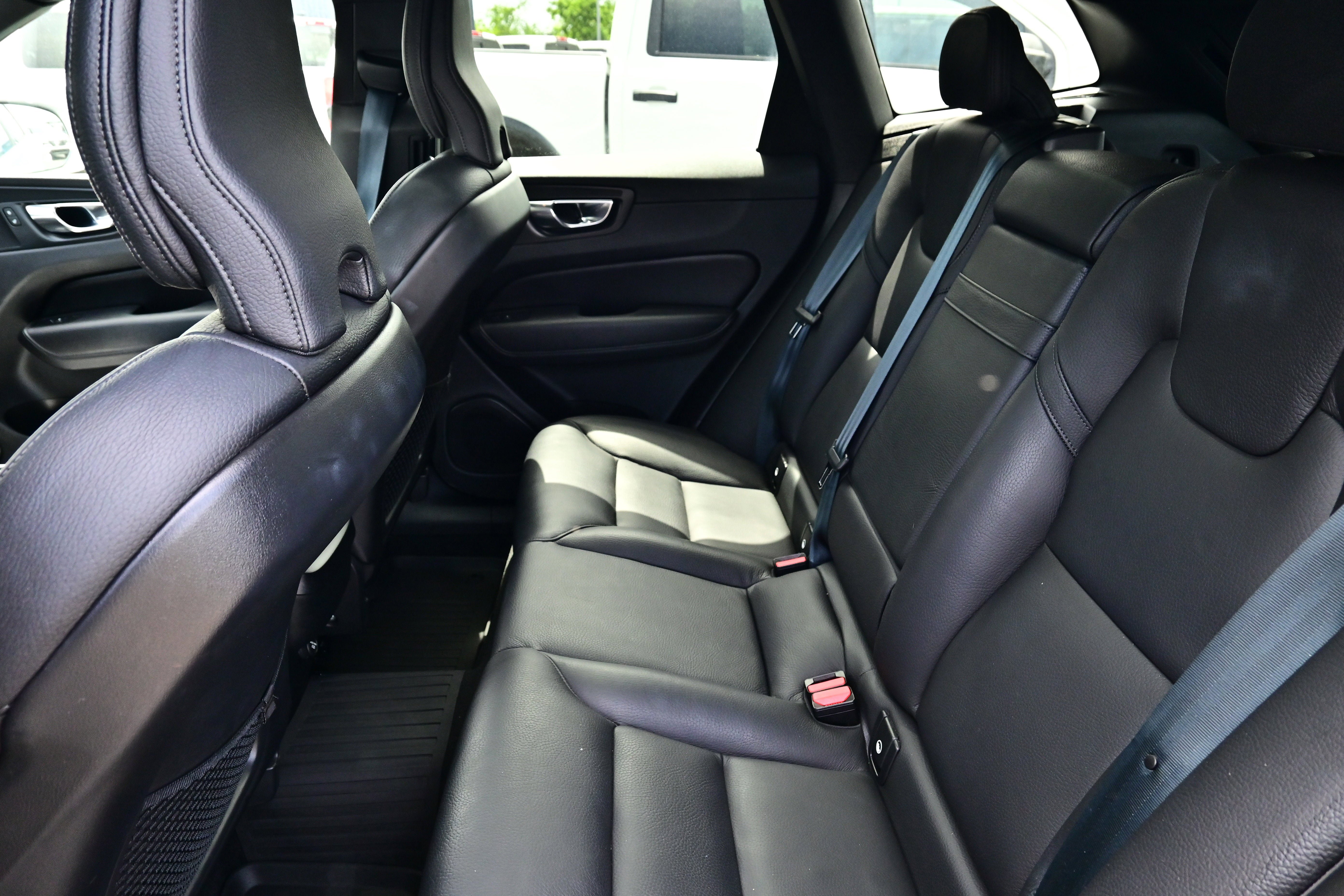 Used 2020 Volvo XC60 T6 Momentum w/ Protection Package AWD/4WD image 14