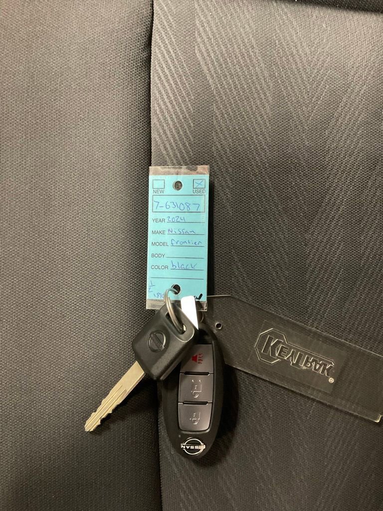 Used 2024 Nissan Frontier SV image 36