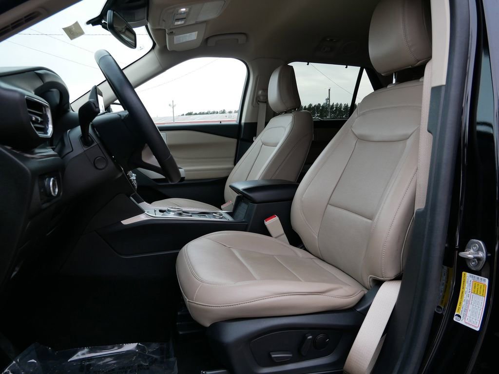 Certified 2023 Ford Explorer Limited w/ Limited Technology Package image 16