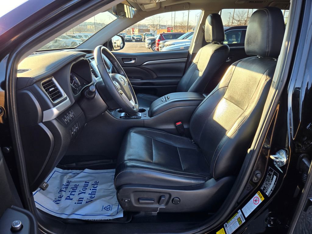 Used 2019 Toyota Highlander Limited Platinum image 13