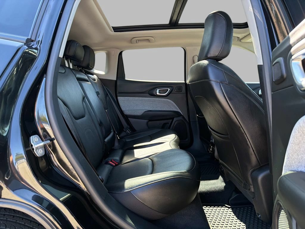 Certified 2022 Jeep Compass Latitude w/ Sun and Sound Group AWD/4WD image 17