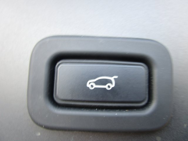 Used 2021 Land Rover Range Rover Evoque R-Dynamic SE image 24