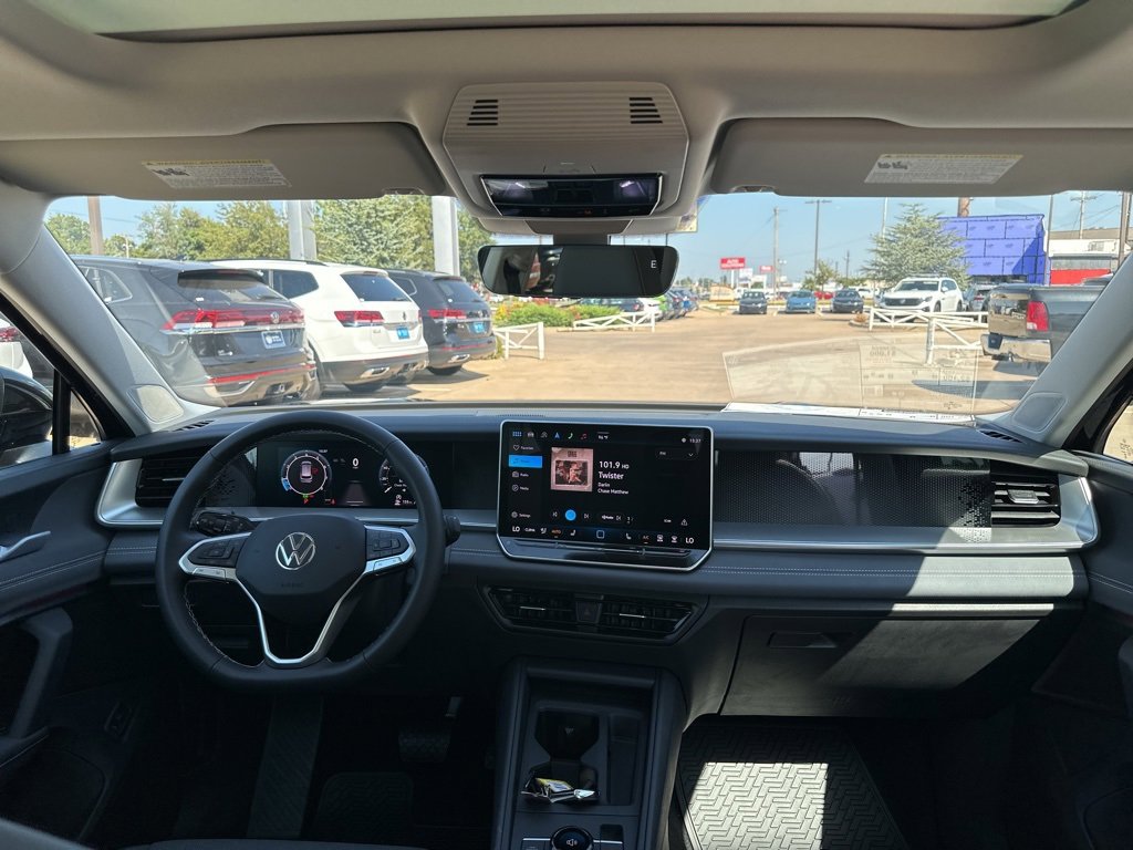 New 2025 Volkswagen Tiguan SE image 12