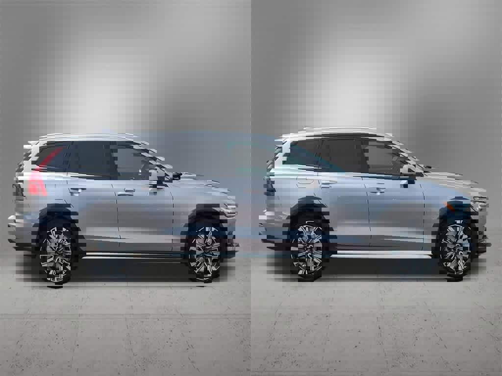 New 2026 Volvo V60 B5 Cross Country Ultra w/ Protection Package Premier image 7