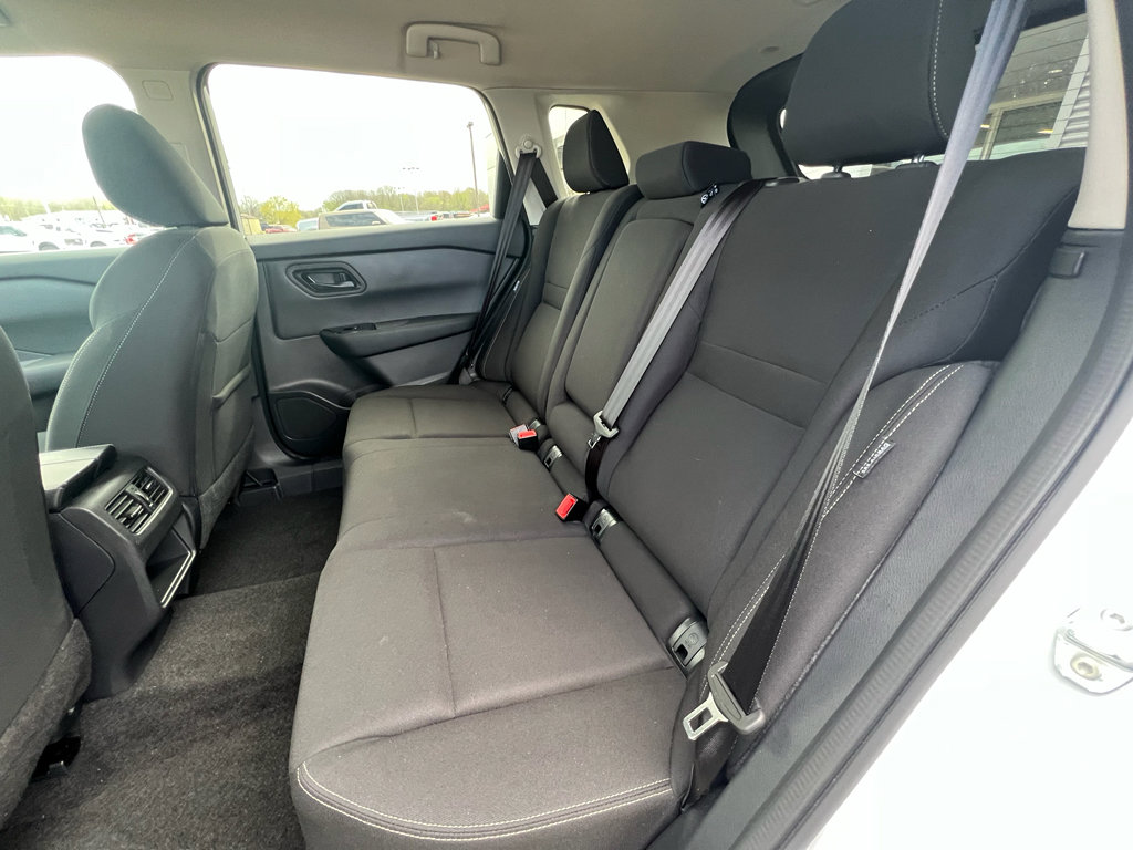 Used 2025 Nissan Rogue S image 16