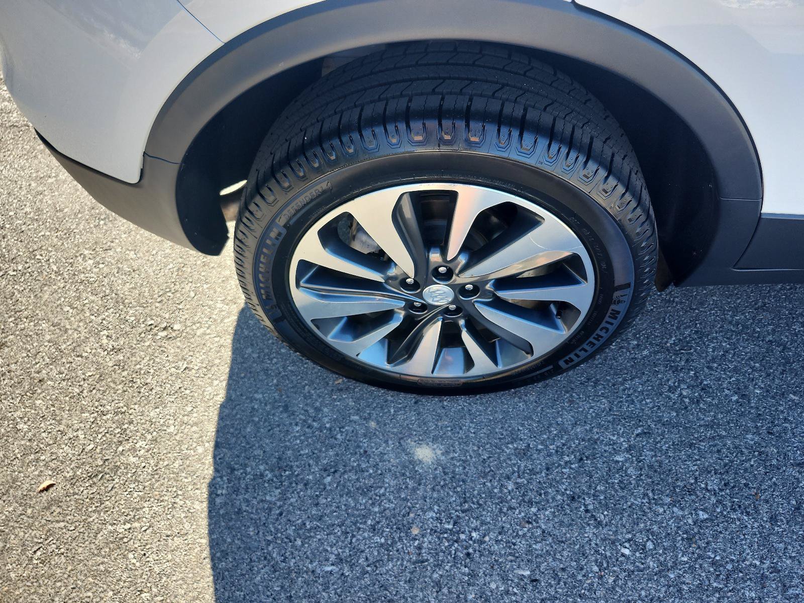 Used 2022 Buick Encore Preferred AWD/4WD image 5
