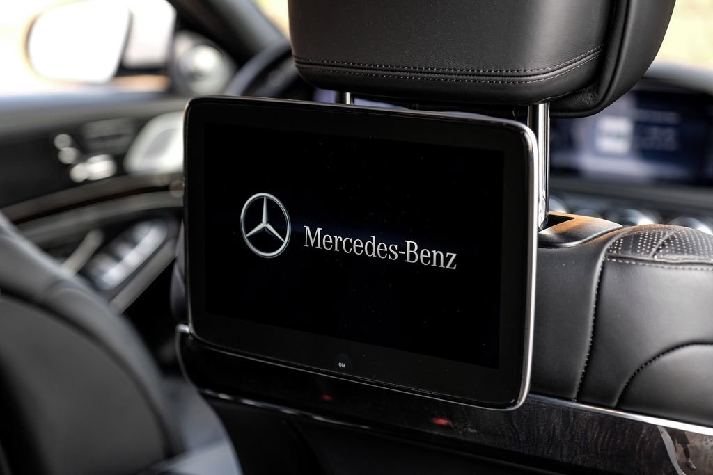 Used 2019 Mercedes-Benz S 560e w/ AMG Line Exterior image 43