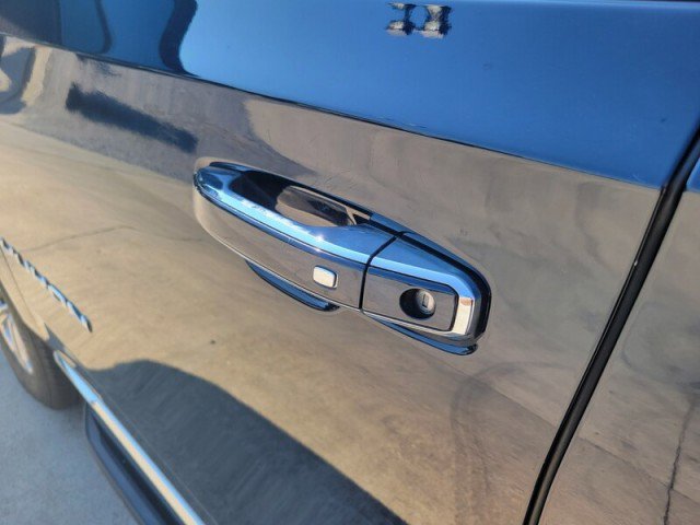 Used 2021 GMC Yukon XL SLT w/ SLT Premium Package image 10