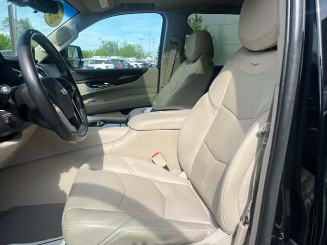 Used 2020 Cadillac Escalade Luxury w/ LPO, Radiant Package AWD/4WD image 25