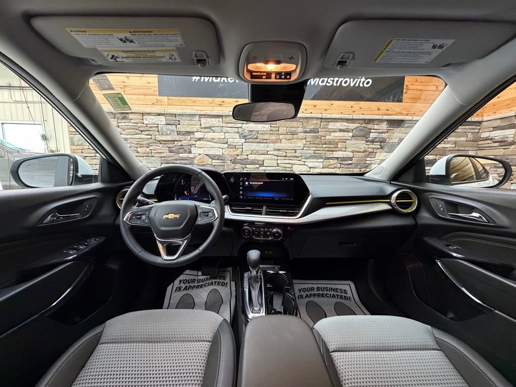 Used 2024 Chevrolet Trax LT w/ Driver Confidence Package FWD image 16