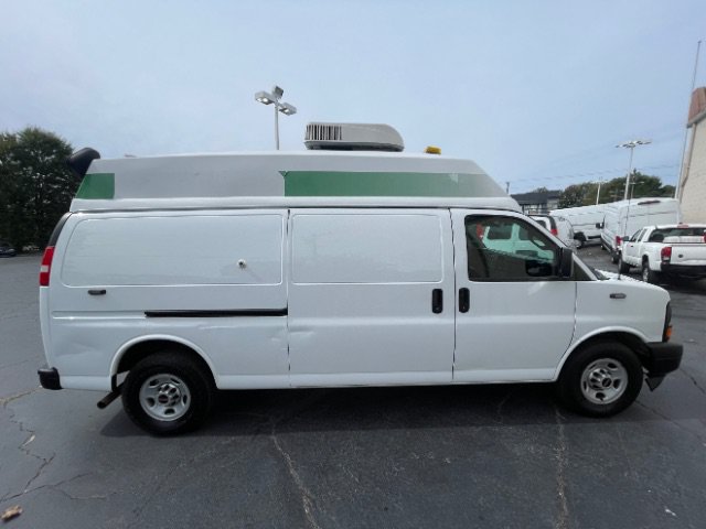 Used 2017 GMC Savana 3500 Extended RWD image 7