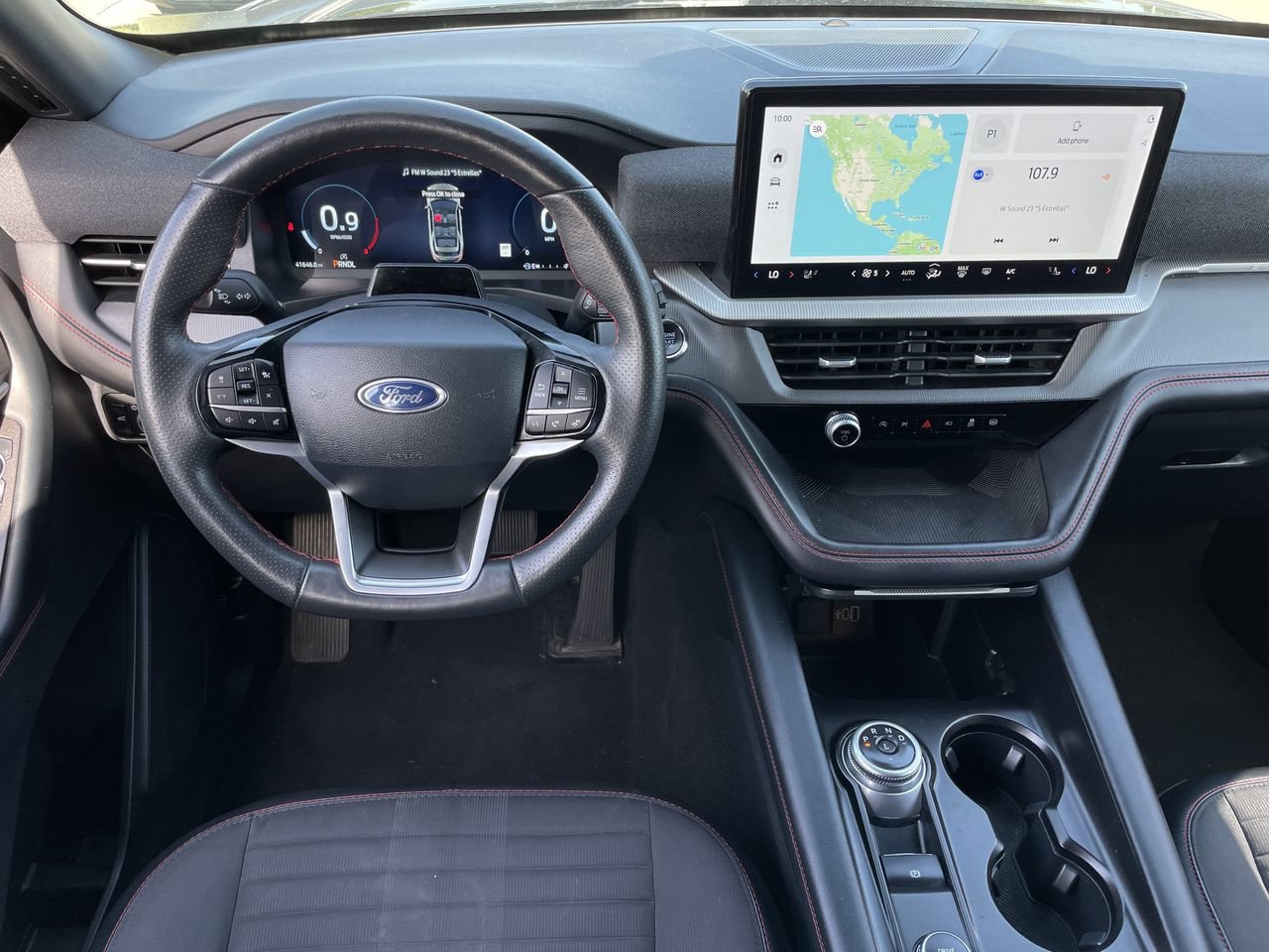 Used 2025 Ford Explorer ST-Line w/ ST-Line Street Pack AWD/4WD image 11