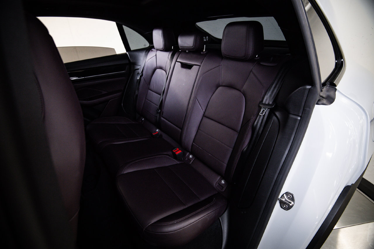 Used 2024 Porsche Macan 4 Electric AWD/4WD image 25