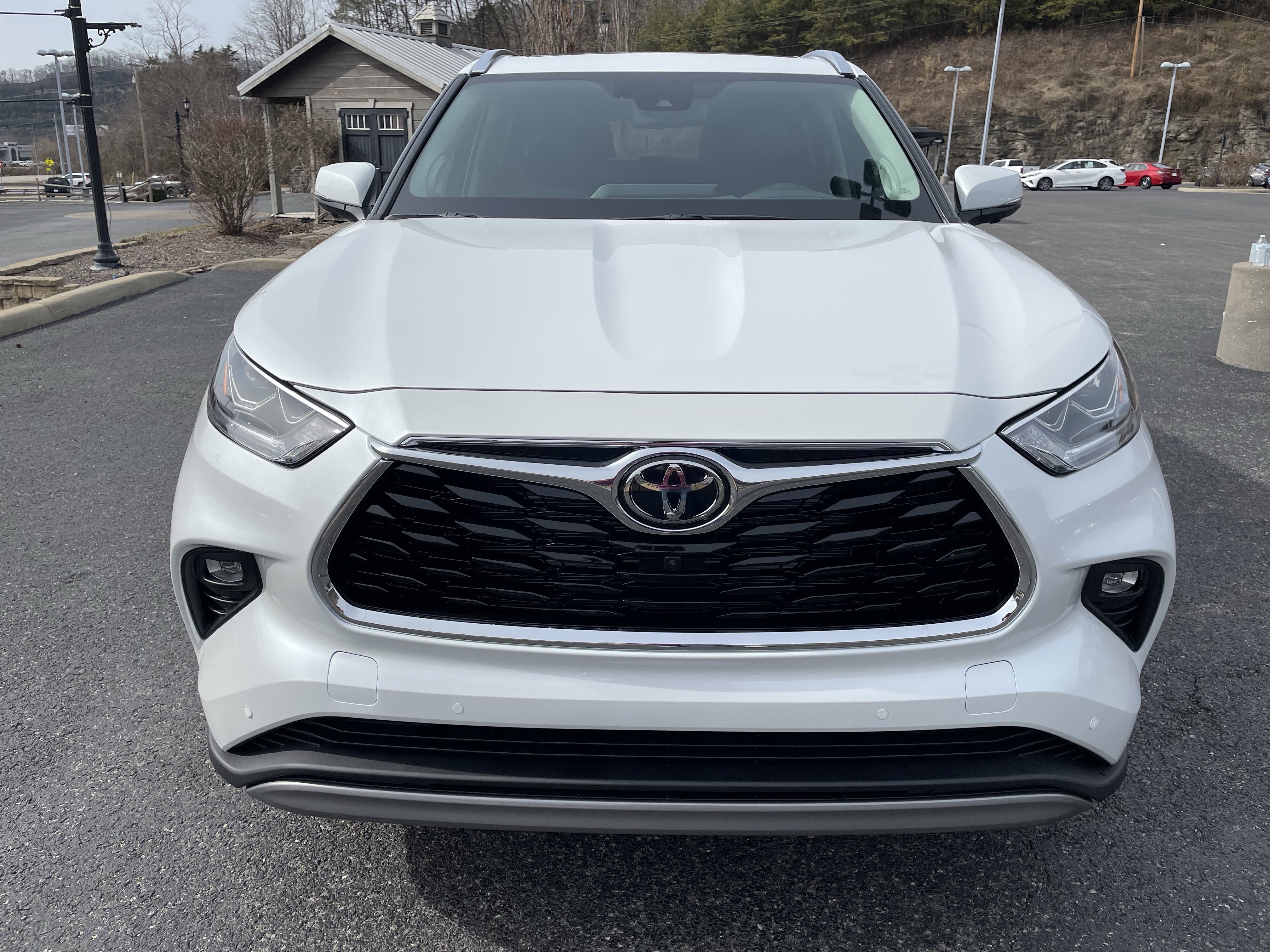 New 2026 Toyota Highlander Platinum image 5