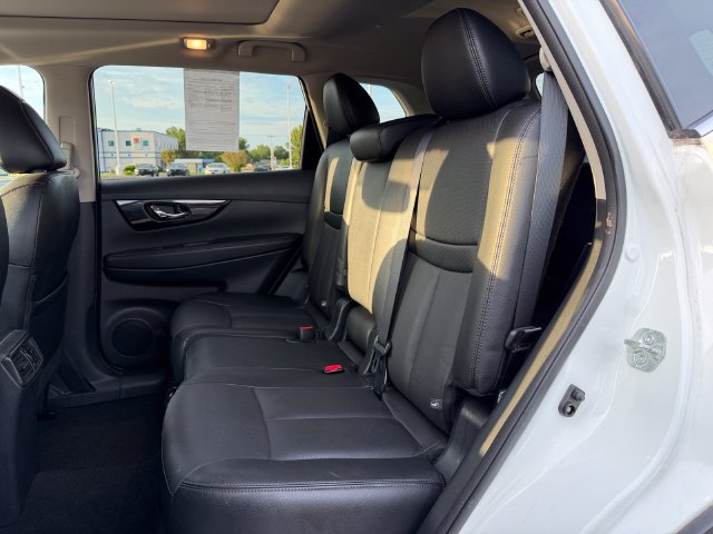 Used 2017 Nissan Rogue SL w/ SL Premium Package AWD/4WD image 16