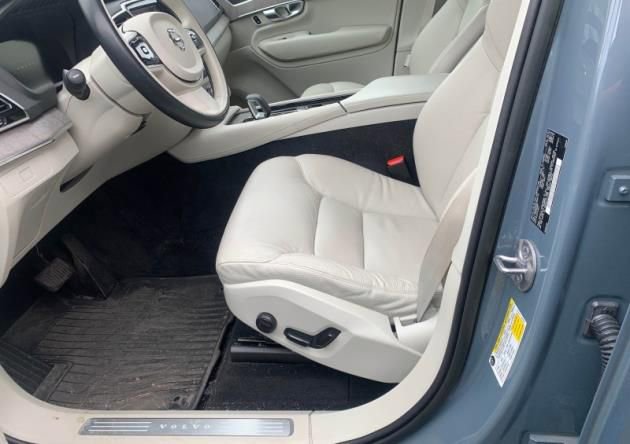 Used 2023 Volvo XC90 B6 Plus w/ Protection Package image 3