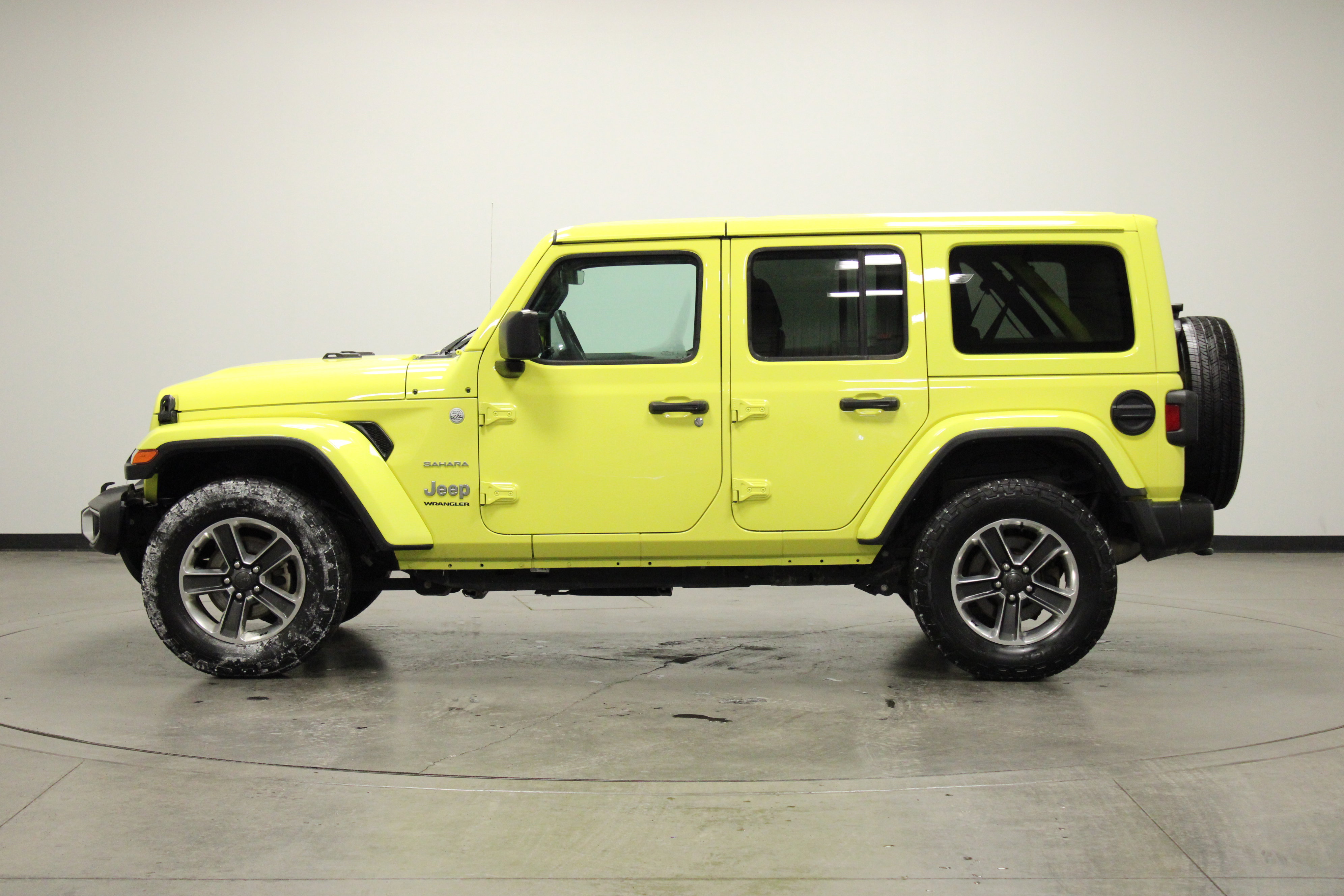 Used 2023 Jeep Wrangler Unlimited Sahara AWD/4WD image 5